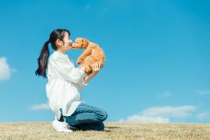 女性と犬